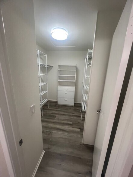 Building Photo - 26328 Columbus Dr