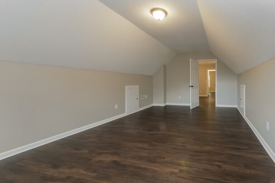 Building Photo - 11195 Knotty Pine Pl