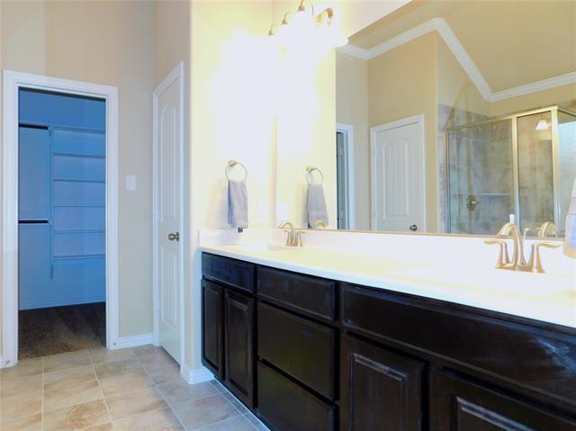 Building Photo - 3921 Roxbury St