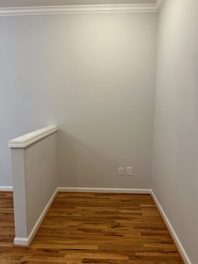 Building Photo - "Charming 2-Bed, 2-Bath Condo with Gleamin...