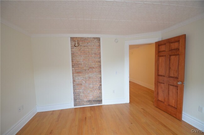 Building Photo - 359 Green St
