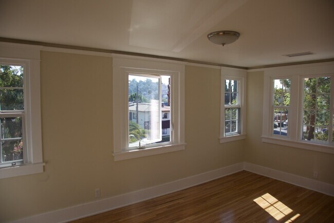 Building Photo - 1433 Talmadge St