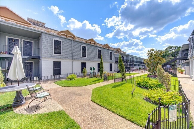 Building Photo - 1901 S Voss Rd