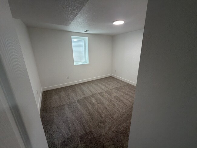 Building Photo - 250 N 11th Ct