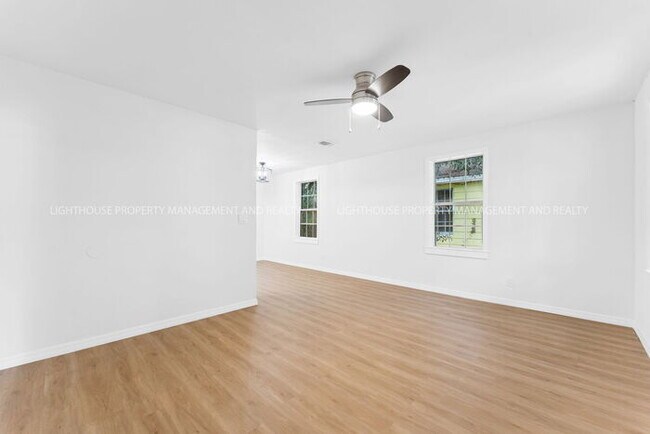 Building Photo - Charming Newly Renovated 2-Bedroom Home Ne...