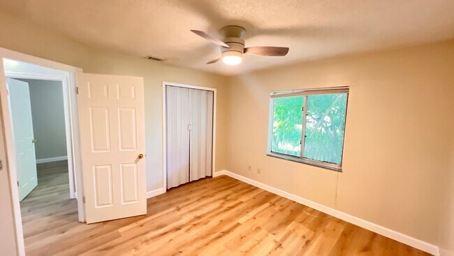Building Photo - Spacious 2 Bed / 1 Bath Duplex in West Orl...