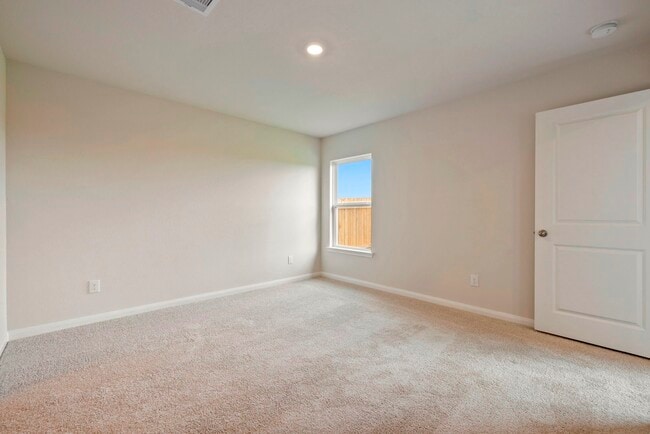 Building Photo - 400 Mustang Trot Dr