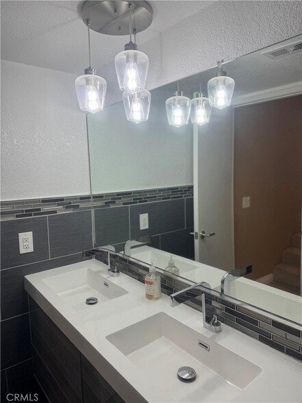 Building Photo - 10201 Mason Ave