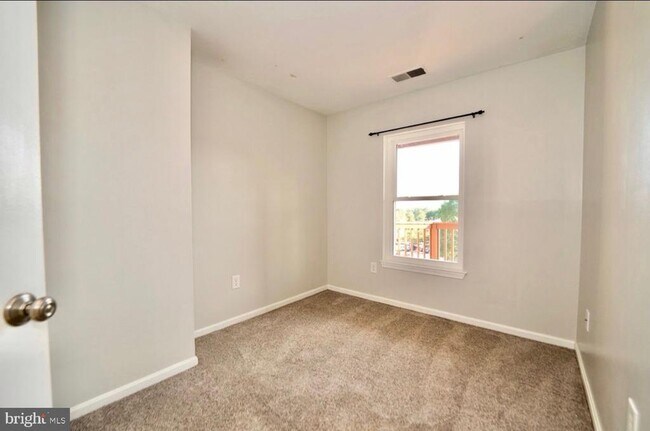 Building Photo - 5630 Ringwood Dr