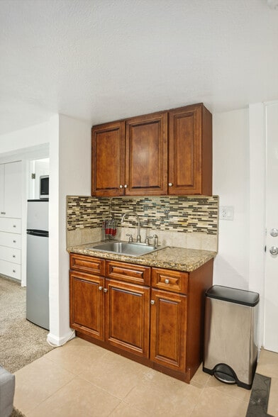 Building Photo - 1238 S Mullen Ave