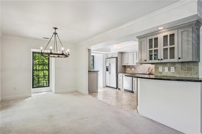 Building Photo - 25316 Plantation Dr NE