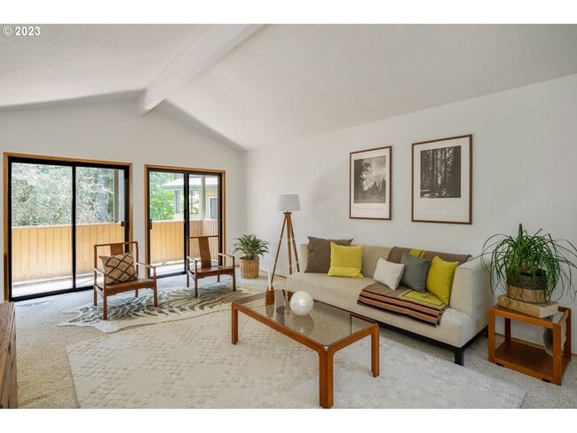 Building Photo - 2Bd/2Ba Second Floor Condo in SE with Washer & Dryer, 2 Car Dethatched Garage and a Serene Courty...