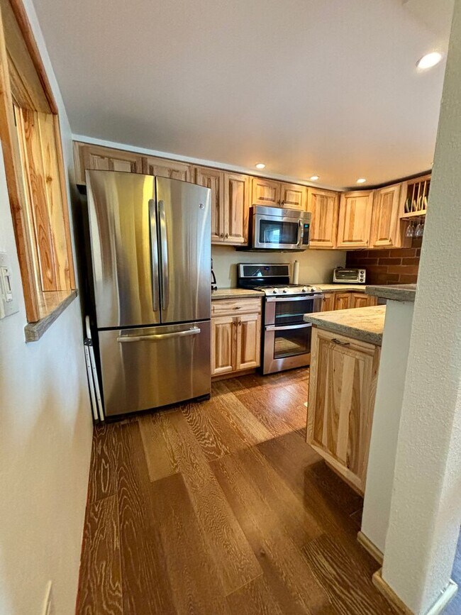 Building Photo - 1 Bed 1 Bath Condo in the heart of Down Town!