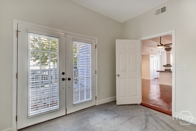 Building Photo - 303 W Henry St