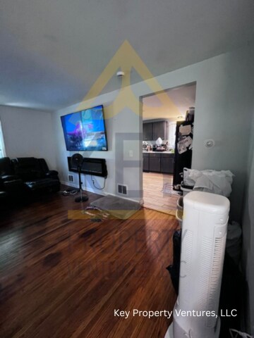 Building Photo - 400 Knickerbocker Ave