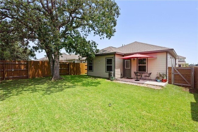 Building Photo - 205 Syrah Ct