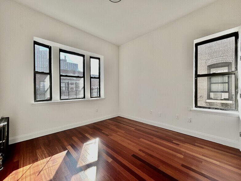 Building Photo - 605 W 137th St