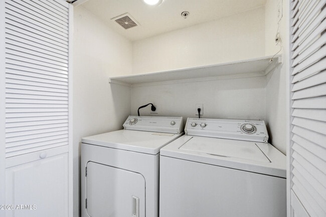 Building Photo - 7021 E Earll Dr