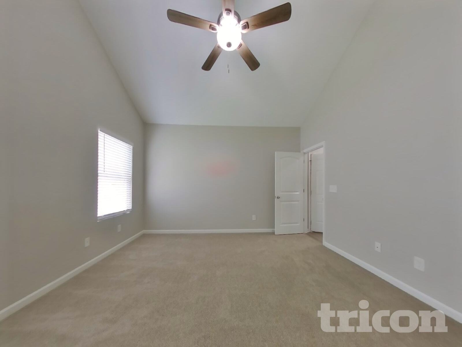 Building Photo - 347 Hawthorn Dr