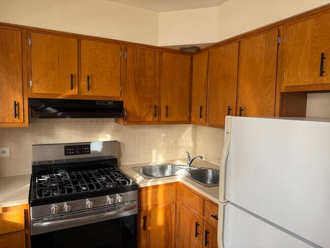 Building Photo - 235 E Palatine Rd