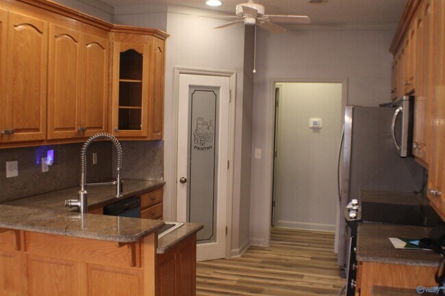 Building Photo - 111 Ervington Pl