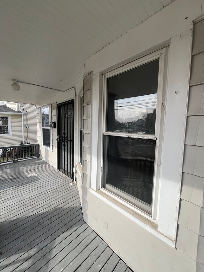 Building Photo - Lease to own! 5 bedroom/1 bath, Old Brooklyn.