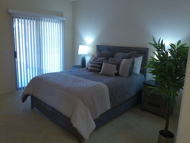 Building Photo - Winter Rental Available October-April 2027