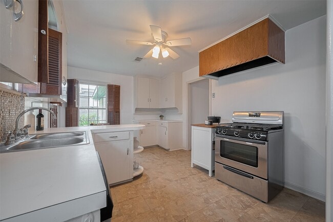 Building Photo - 3610 Glen Haven Blvd