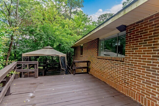 Building Photo - 3105 Pelzer Ave