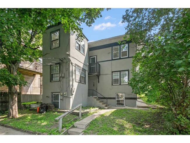 Building Photo - 2512 Dupont Ave S