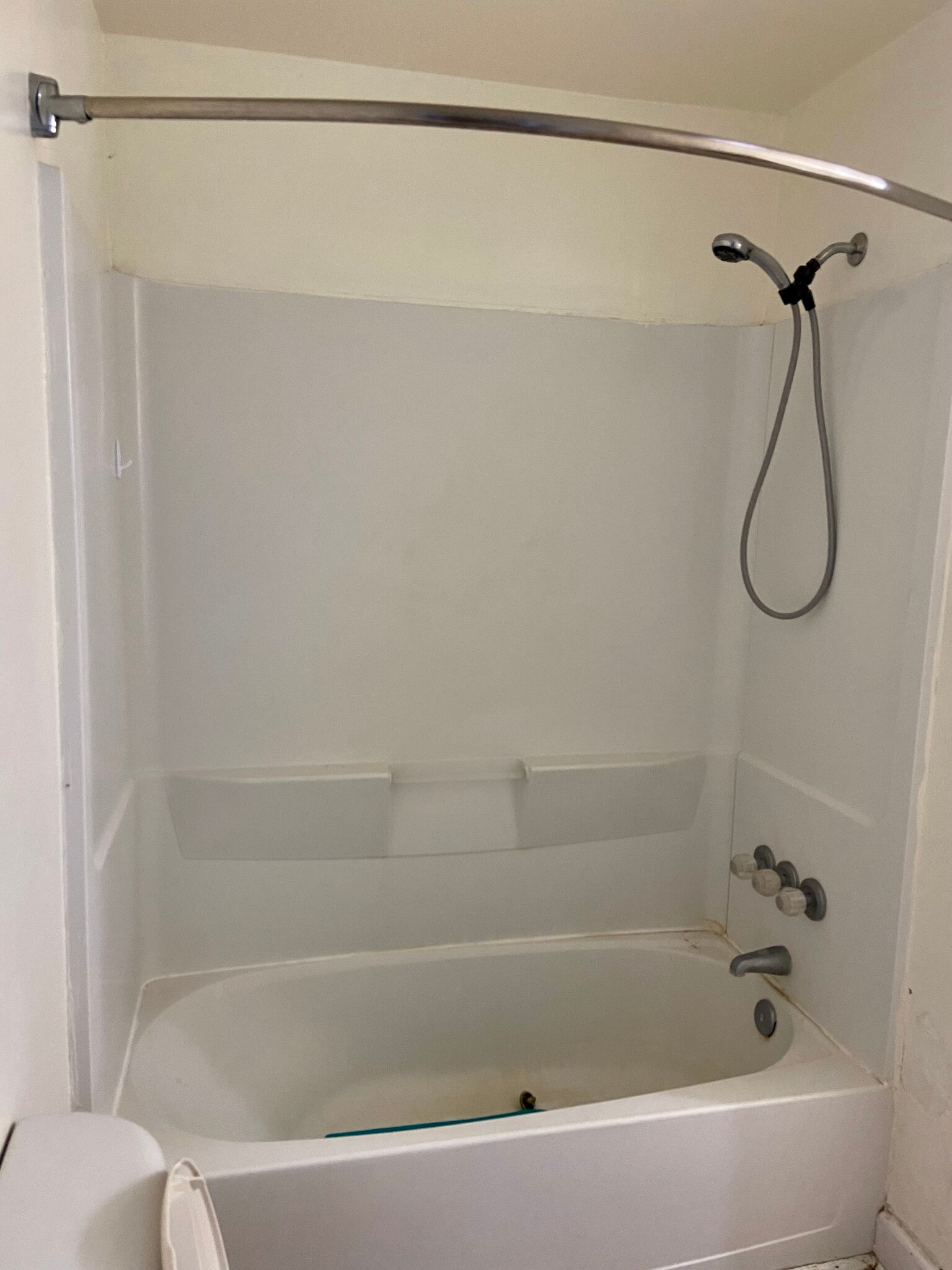 Tub/Shower - 107 Jackson St