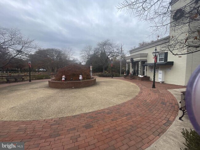 Building Photo - 6610 Potomac Ave