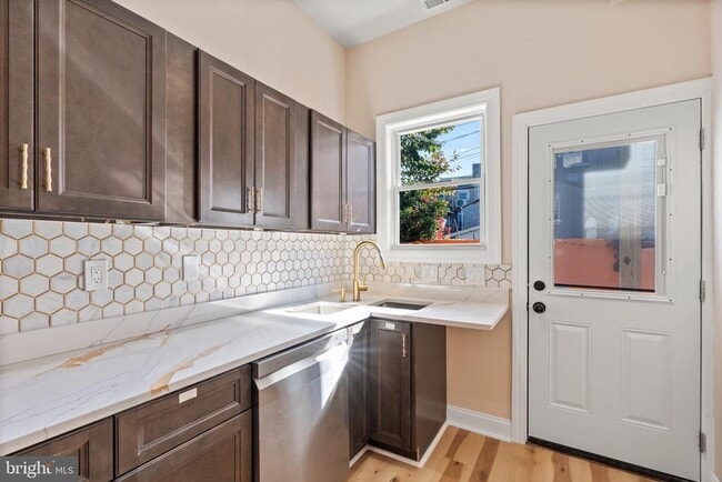 Building Photo - 919 Stiles St