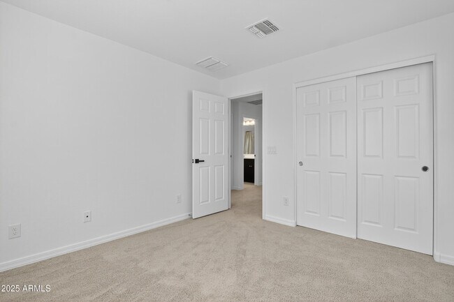 Building Photo - 1218 W Sparrow Dr