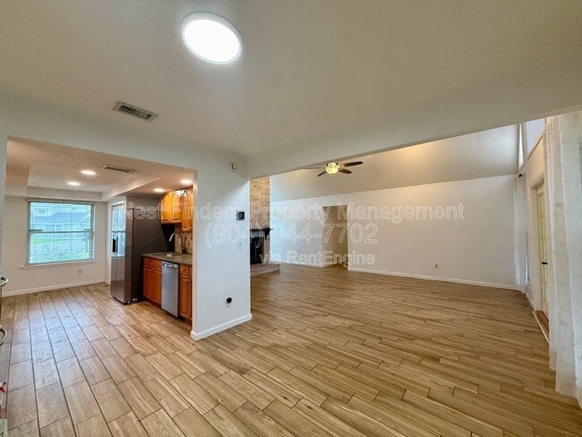 Building Photo - 7007 Holiday Hill Ct