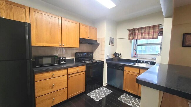 Building Photo - 4970 N Marine Dr