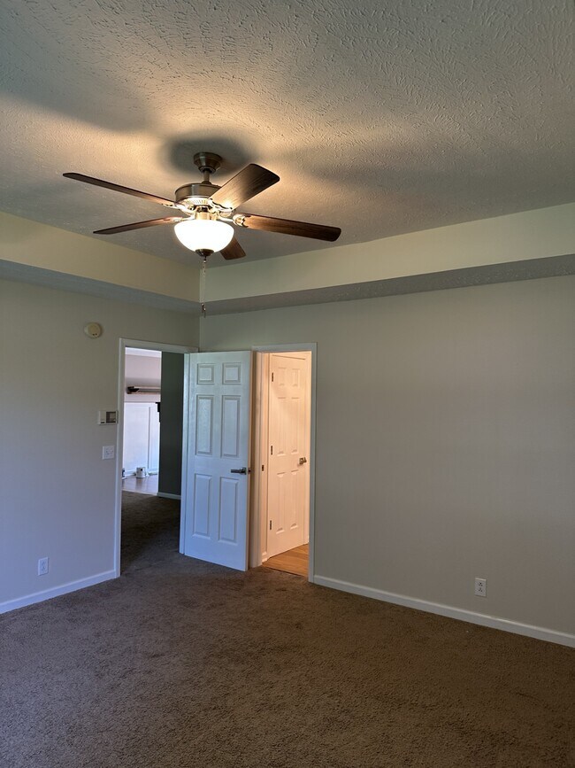 Building Photo - 118 Merlin Dr