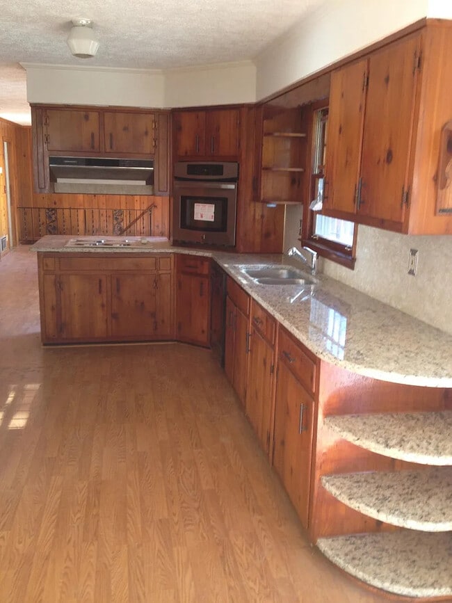 Building Photo - Room in House on Pleasant Hill Rd