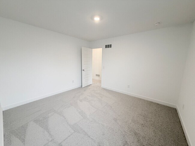 Building Photo - 891 Norfolk Ln