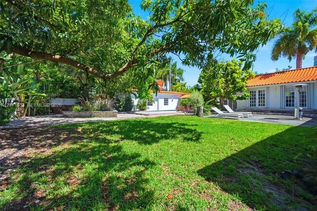 Building Photo - 2300 S Miami Ave