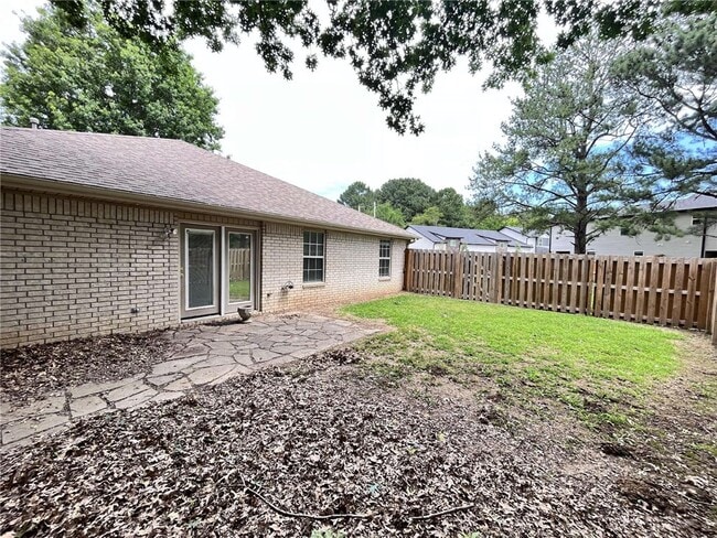 Building Photo - 884 N Daisy Ln