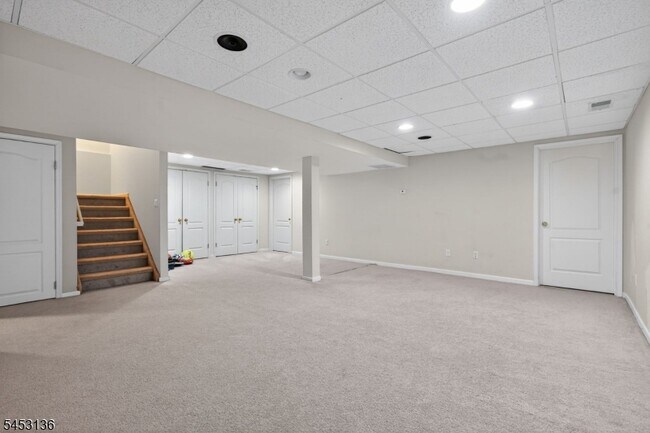 Building Photo - 70 Winged Foot Dr