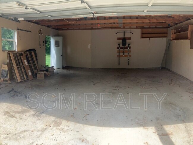 Building Photo - 315 N Cedar St