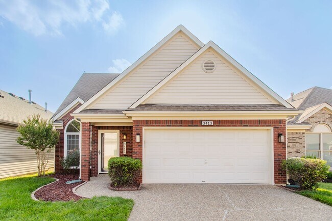 Building Photo - Move-in-ready 3 bed / 3 Full Bath In Louisville's Four Seasons — Fully Updated, No Carpet, Fiber ...