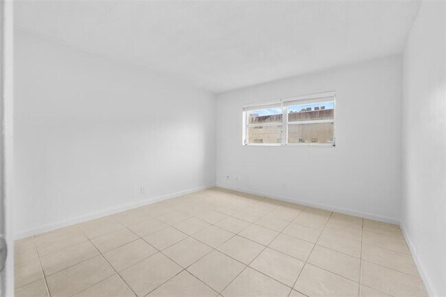 Building Photo - 4165 SW 67th Ave