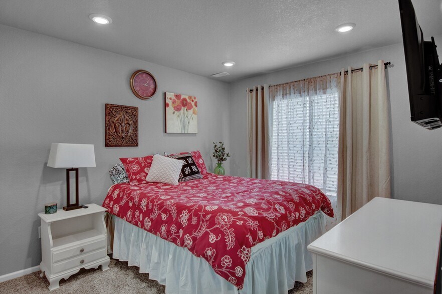 Building Photo - 12121 W 57th Dr