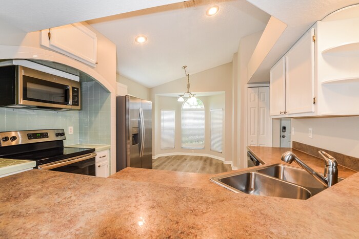 Building Photo - 578 Lancer Oak Dr