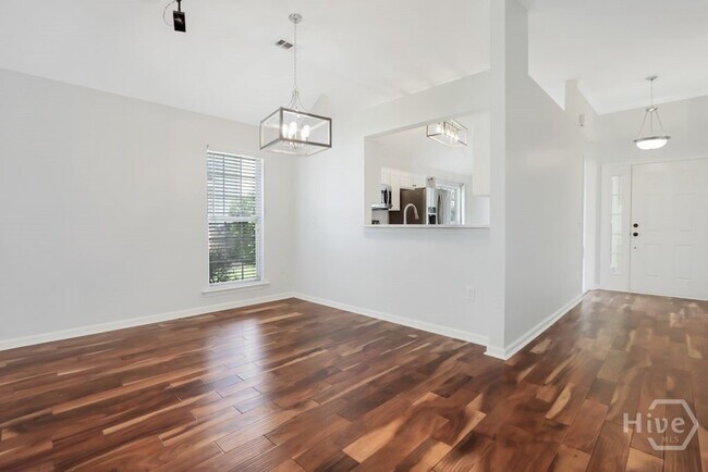 Building Photo - 120 Oak Ridge Cir