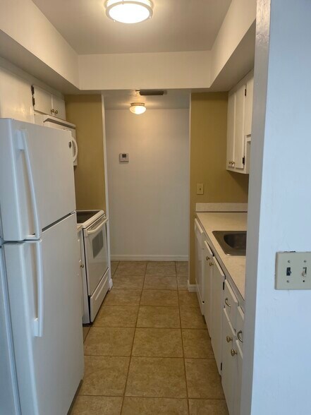 Building Photo - 3907 Del Prado Blvd S