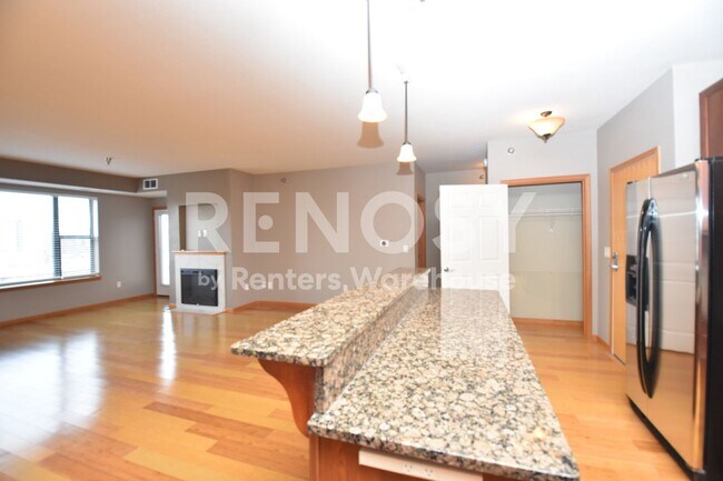 Building Photo - Stunning 1 Bedroom 1 Bathroom in Saint Louis Park!